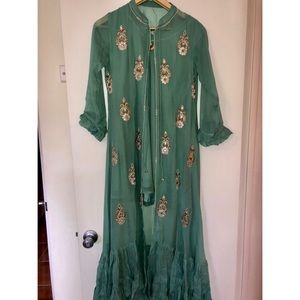 Indian dress for women. Size Medium. Lenga.